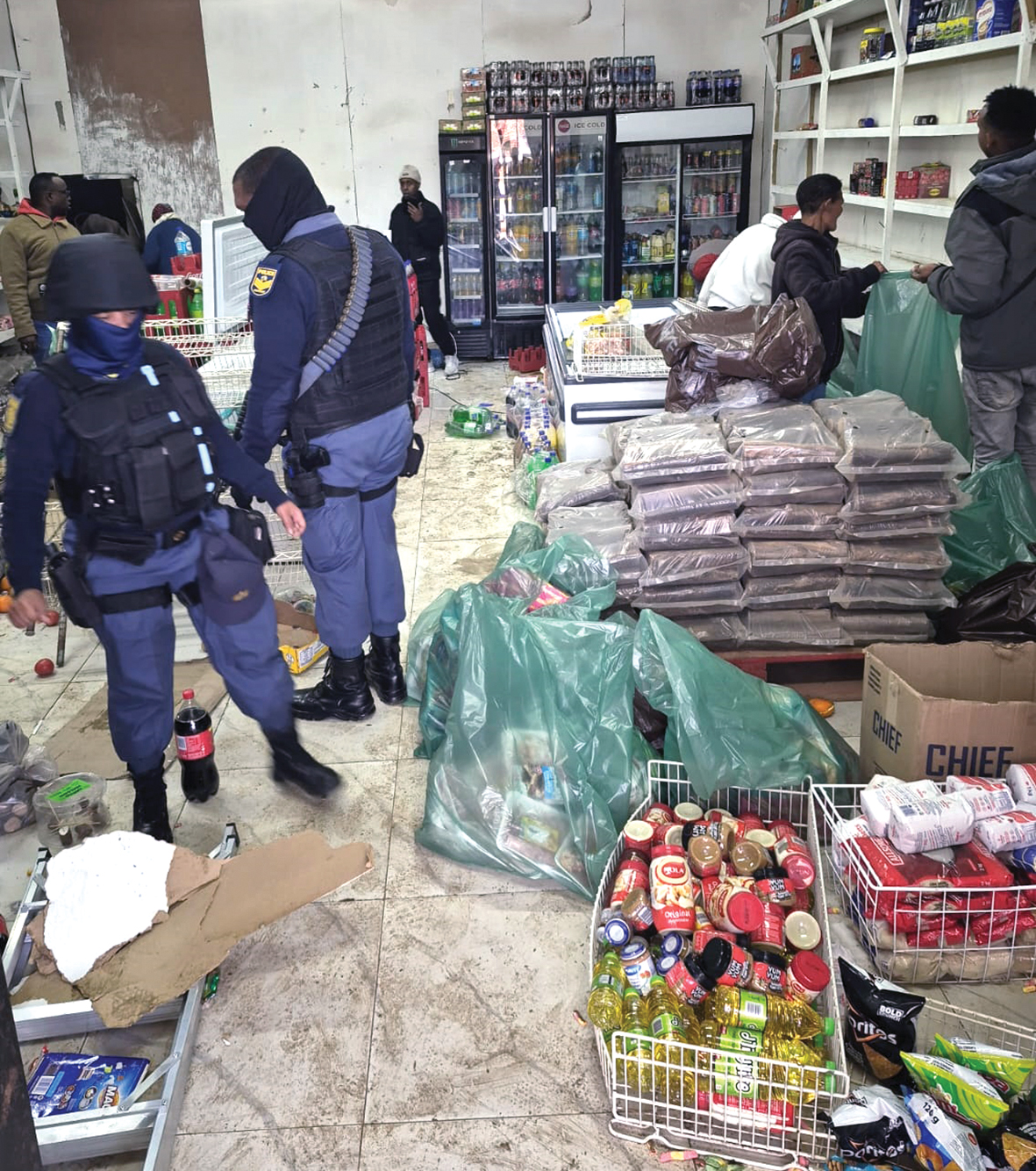 Winkels geplunder na optredes teen onwettige immigrante