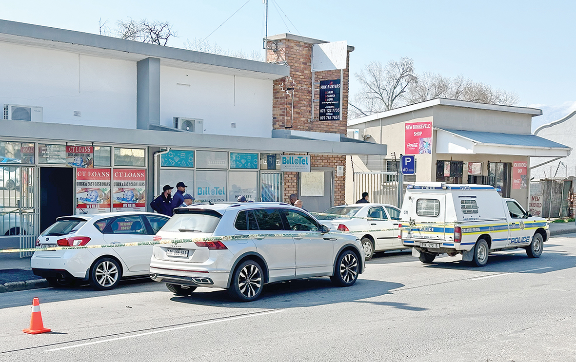 Drie mans beroof geldleenonderneming