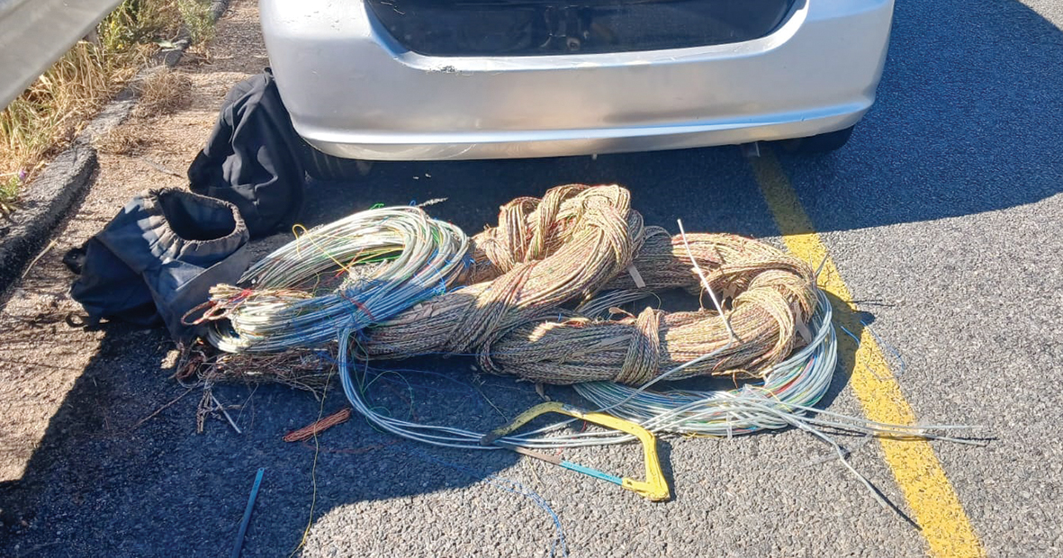 Kabeldiewe en sekuriteitswag loop hul rieme styf