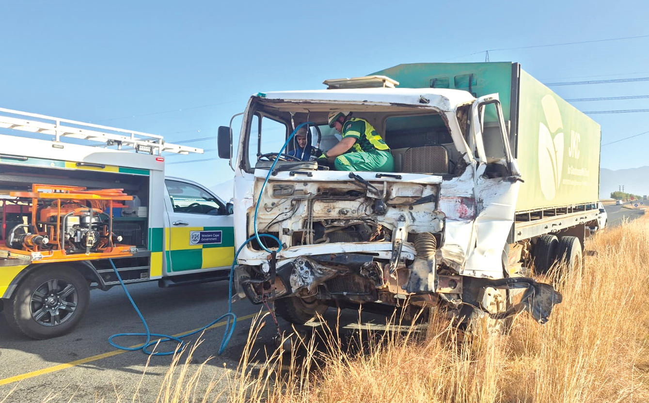 Twee vragmotors bots teen mekaar