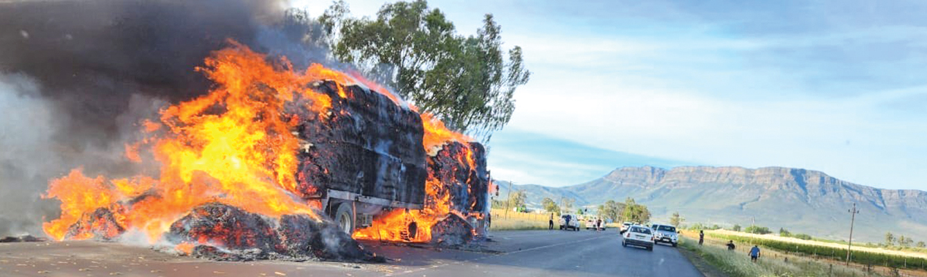 Vragmotor slaan aan die brand