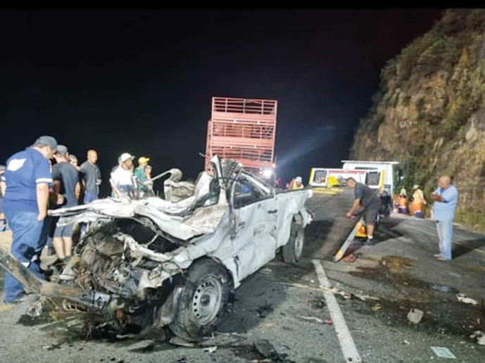 Bergpas ure lank gesluit na skaaptrok omslaan